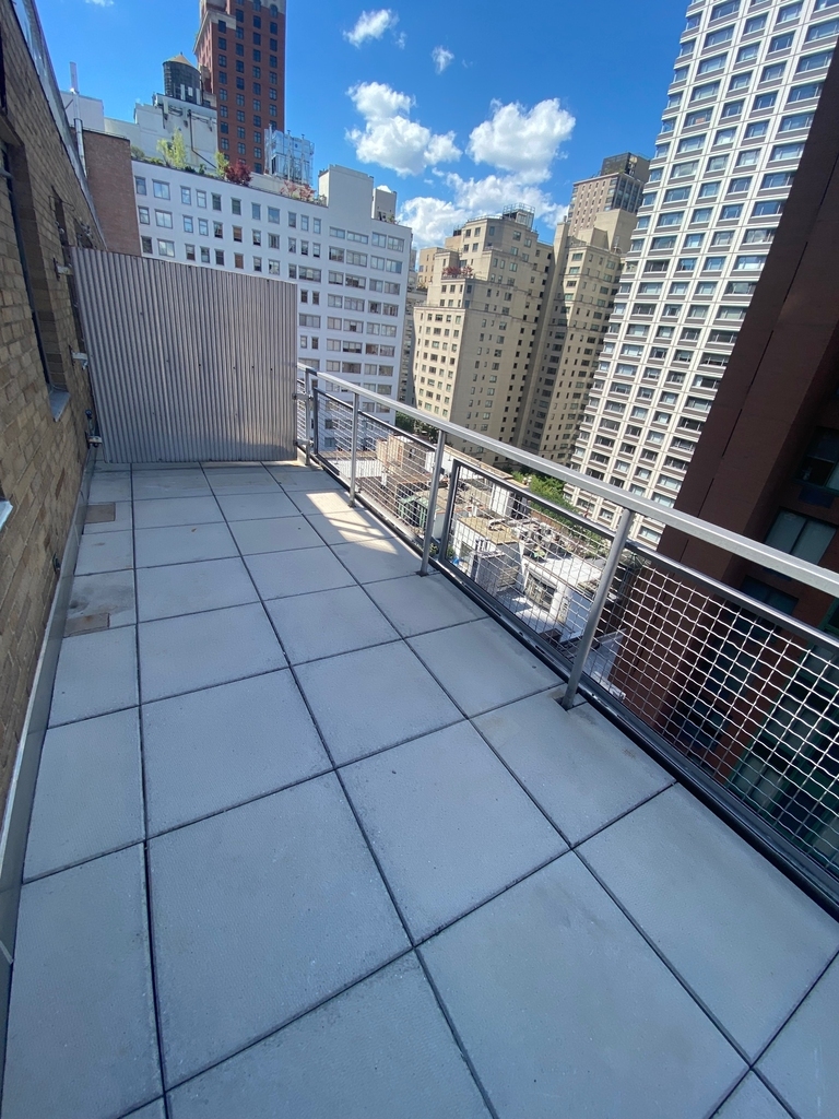 East 69th Street - Photo 9