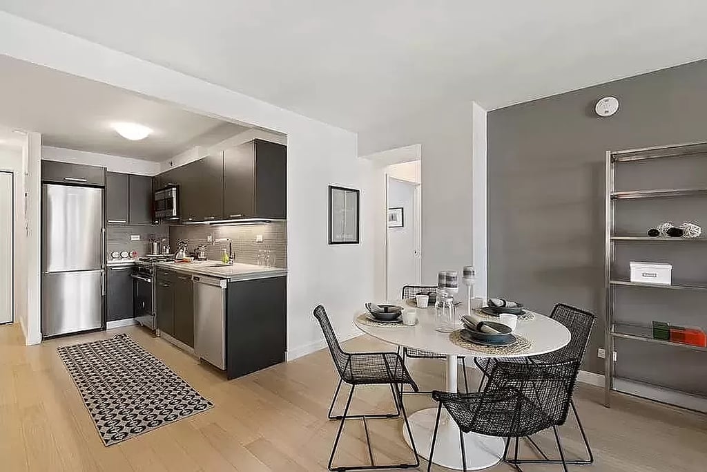 222 East 39th Street - Photo 4