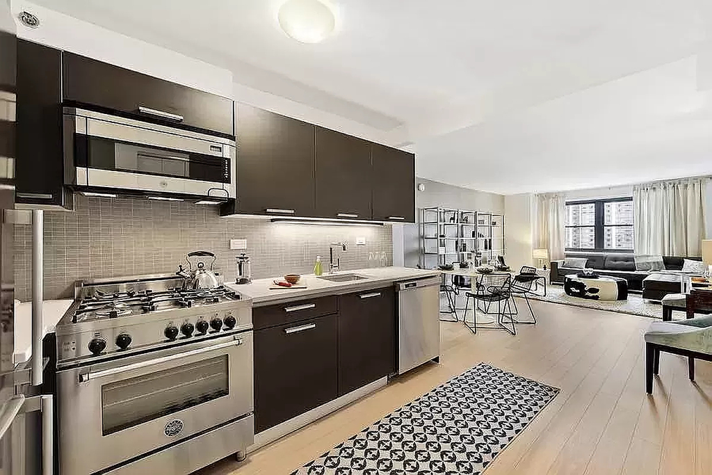 222 East 39th Street - Photo 3