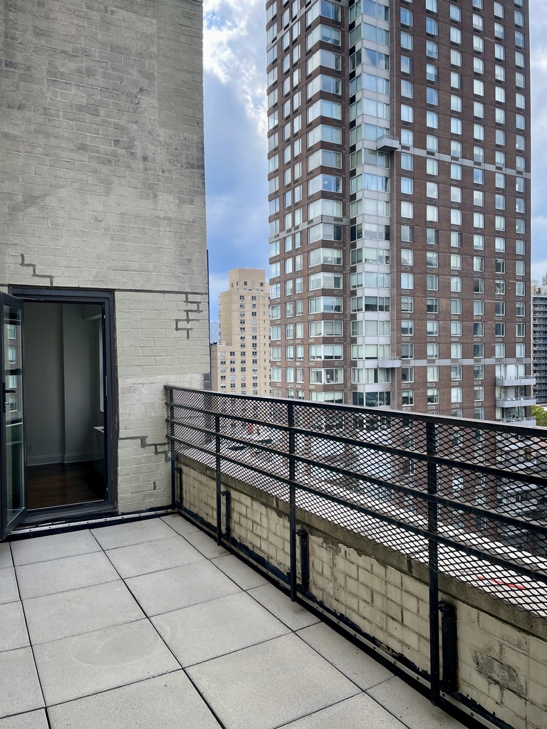 401 East 88th Street, 15D - Photo 1