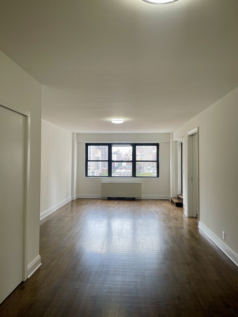 401 East 88th Street, 15D - Photo 4