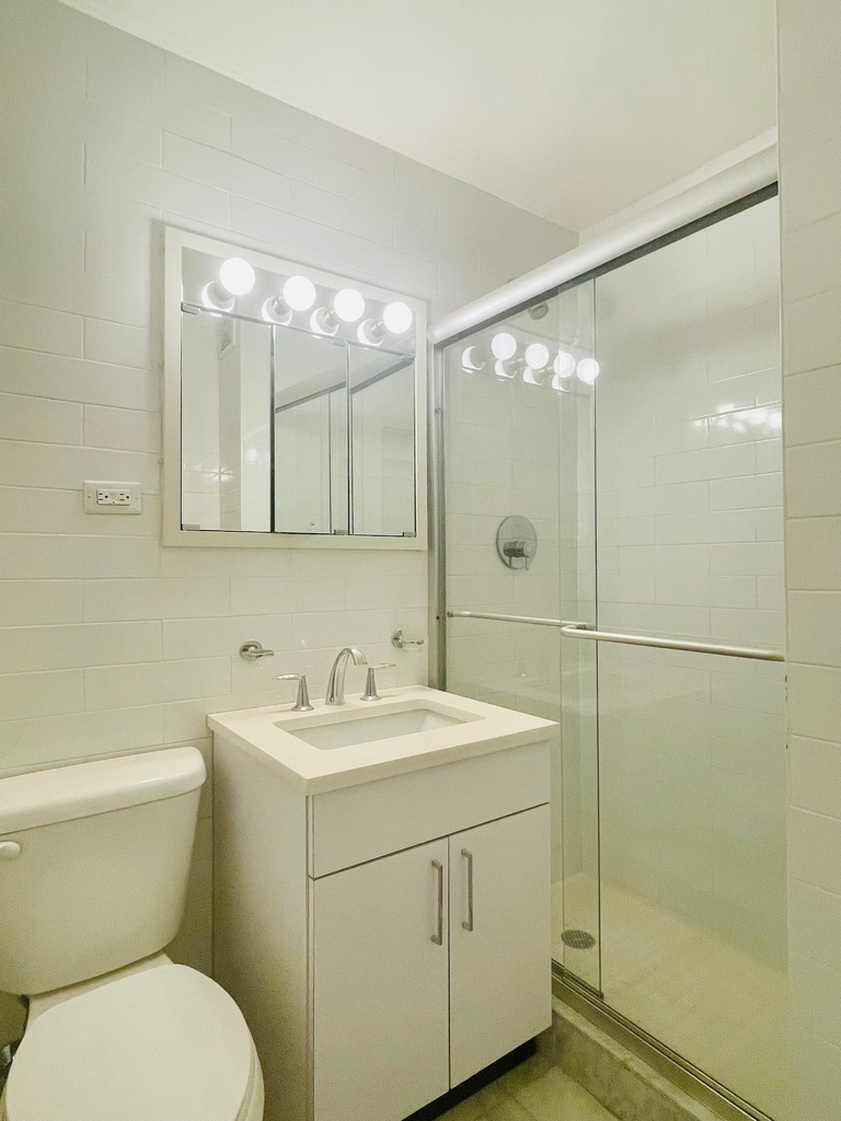 East 89th Street - Photo 9