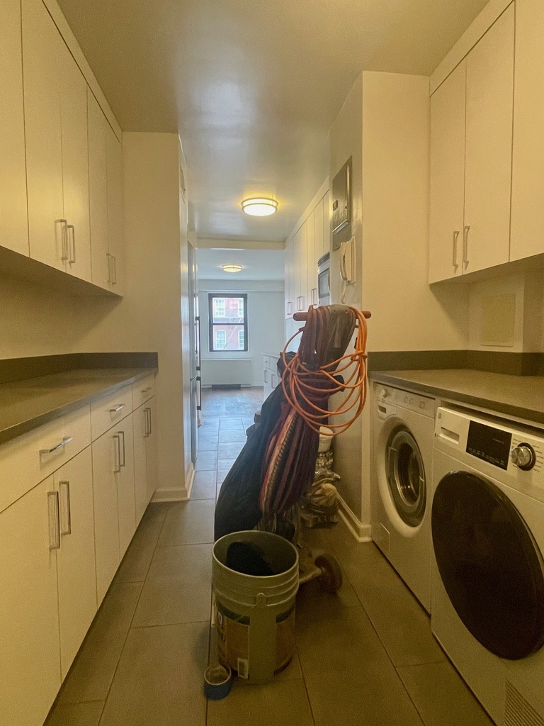 East 89th Street - Photo 1