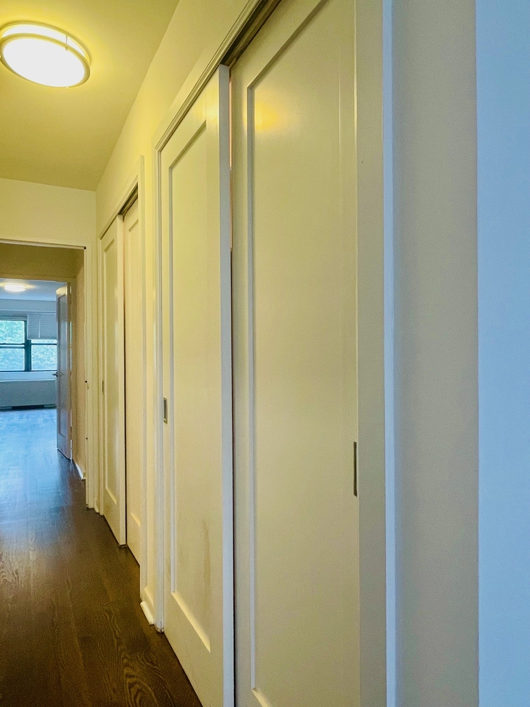 East 89th Street - Photo 7