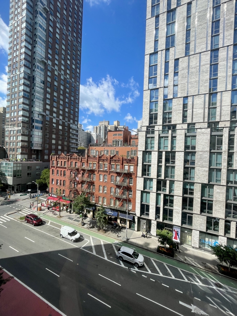 400 East 89th Street, 7J - Photo 2