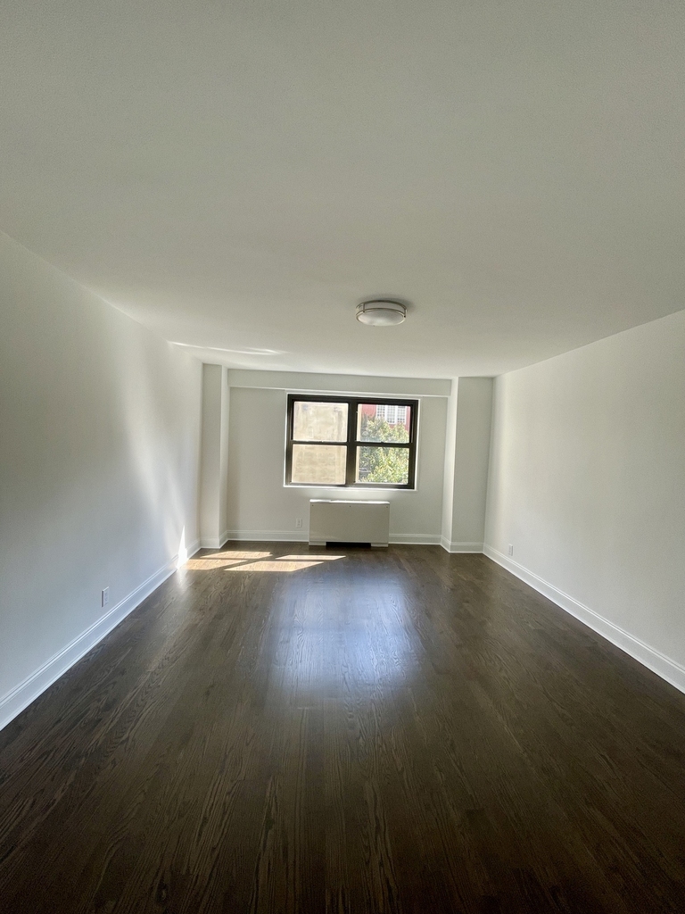 400 East 89th Street, 7J - Photo 4