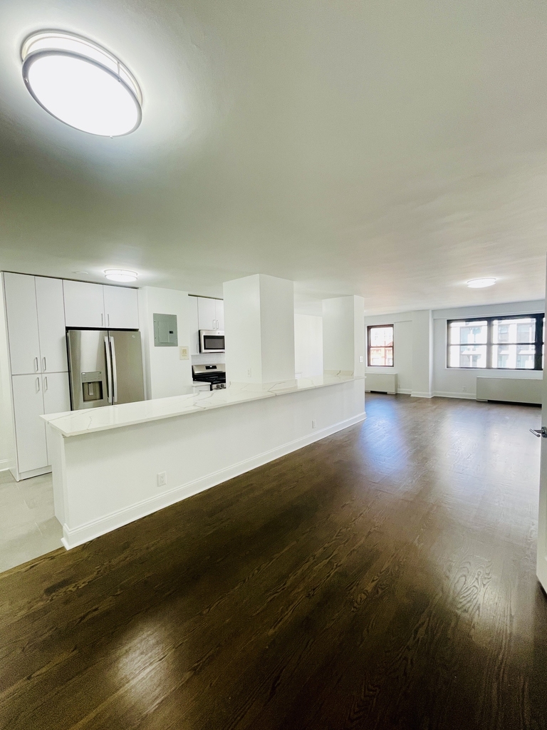 400 East 89th Street, 7J - Photo 0