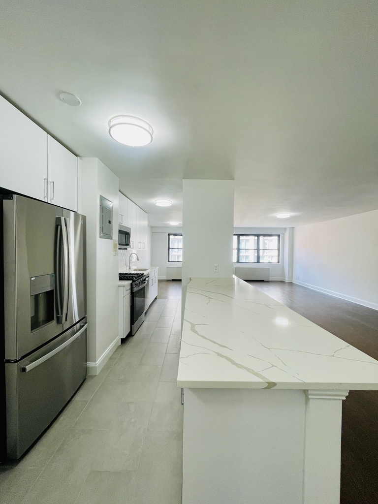 400 East 89th Street, 7J - Photo 1