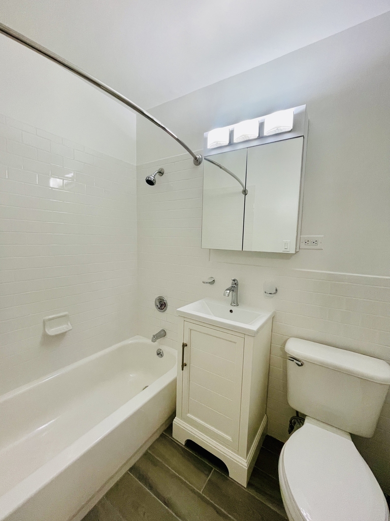 400 East 89th Street, 7J - Photo 6