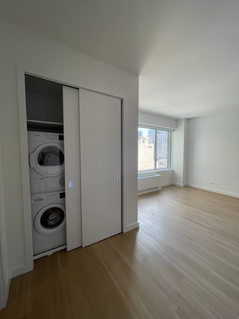 Copy of Copy of West 36th Street - Photo 2