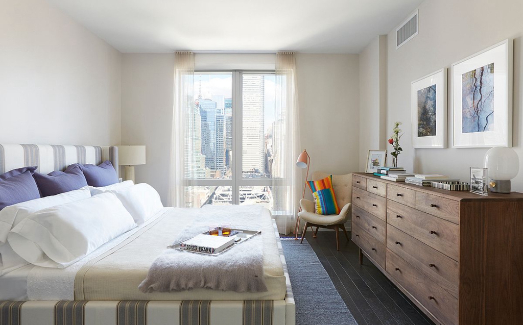 555 10th Avenue - Photo 2