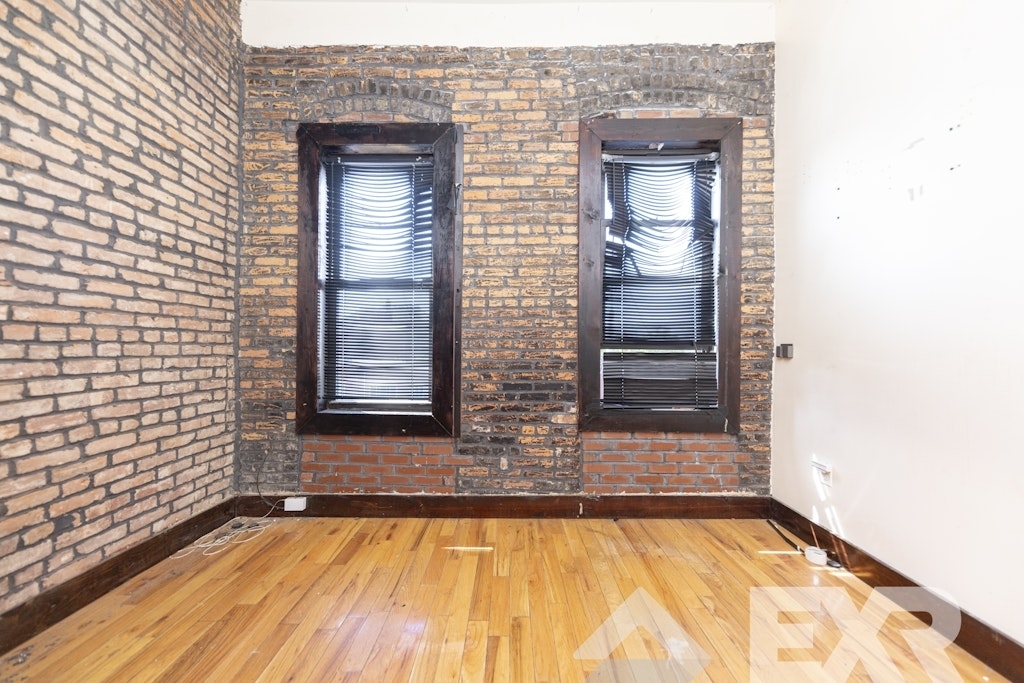 930 Hart Street - Photo 1