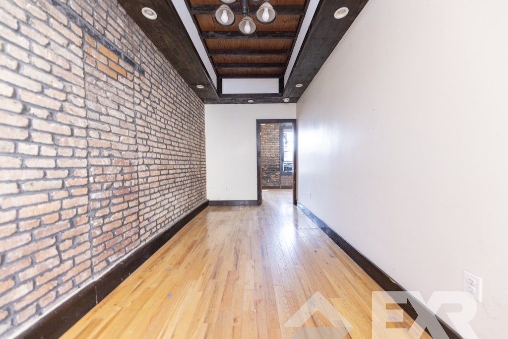 930 Hart Street - Photo 2