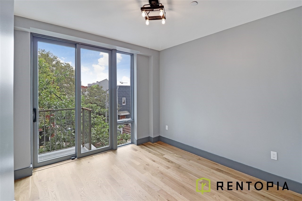 183 Ainslie Street - Photo 3