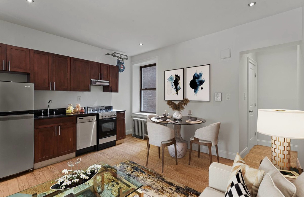 207 West 11th Street - Photo 1