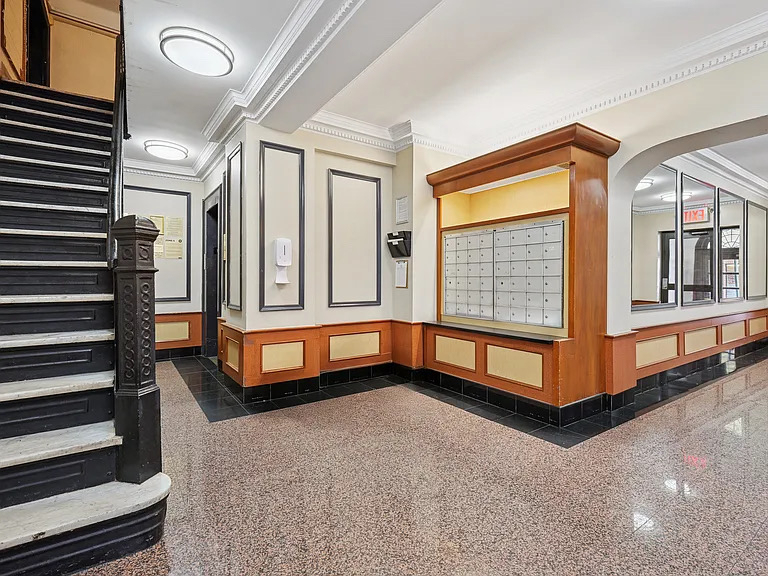 West 11th Street/7 th ave - Photo 8