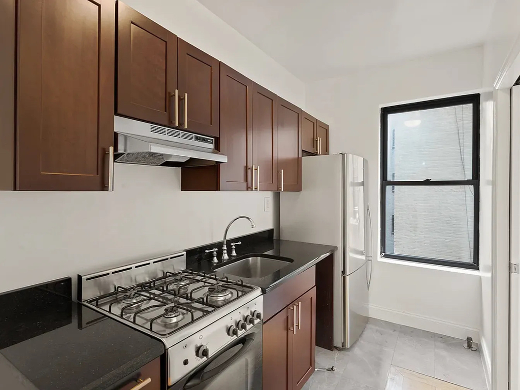 West 11th Street/7 th ave - Photo 6