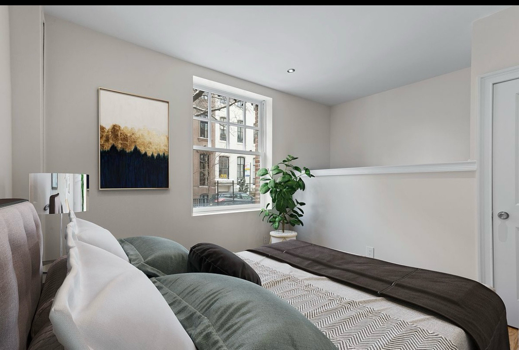 207 West 11th Street - Photo 2