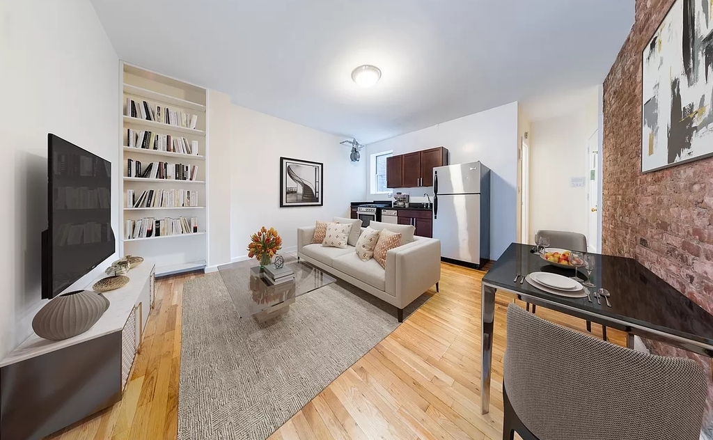 West 11th Street - Photo 1