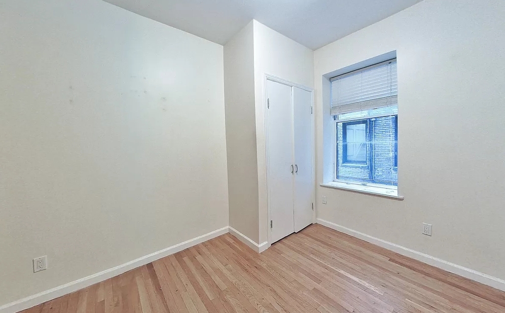 West 11th Street - Photo 3