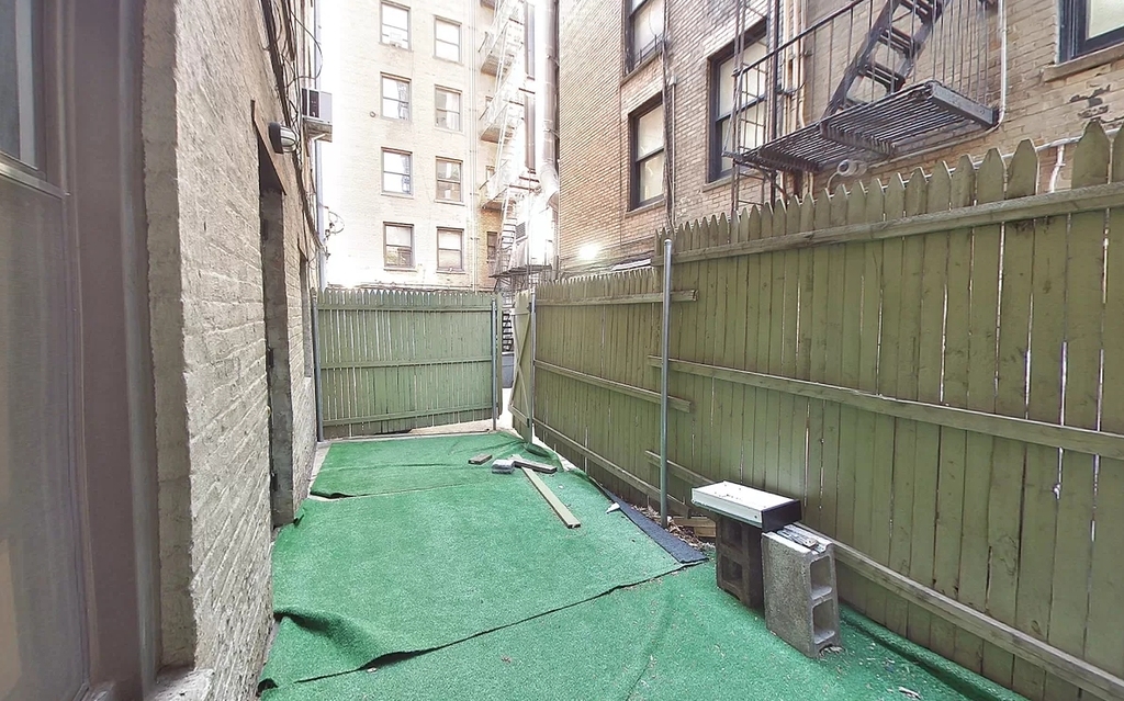 West 11th Street - Photo 7