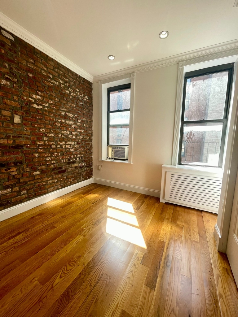 307 Mott Street - Photo 3