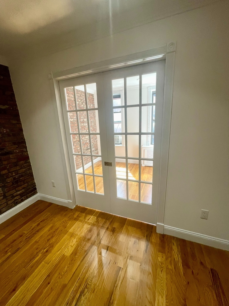 307 Mott Street - Photo 2
