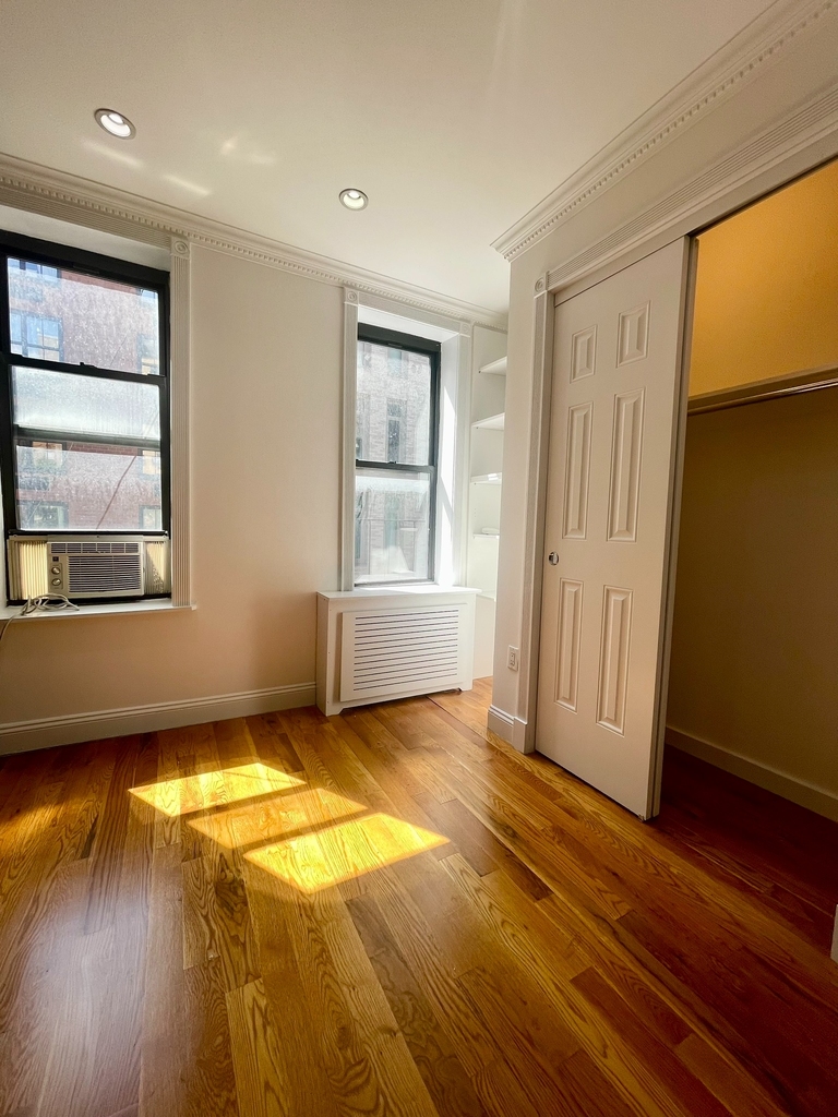 307 Mott Street - Photo 4