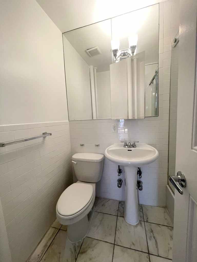 307 Mott Street - Photo 7