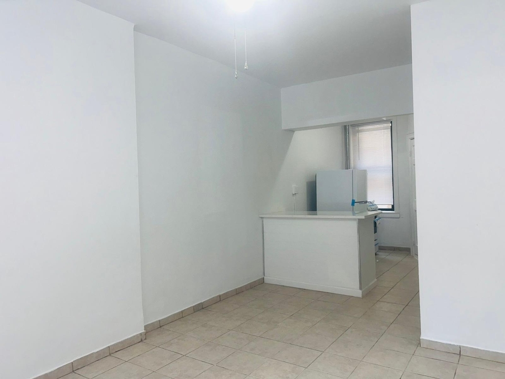 43rd Street between 30th and 31st Avenue - Photo 1