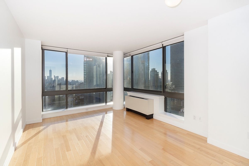 Midtown South - Photo 0