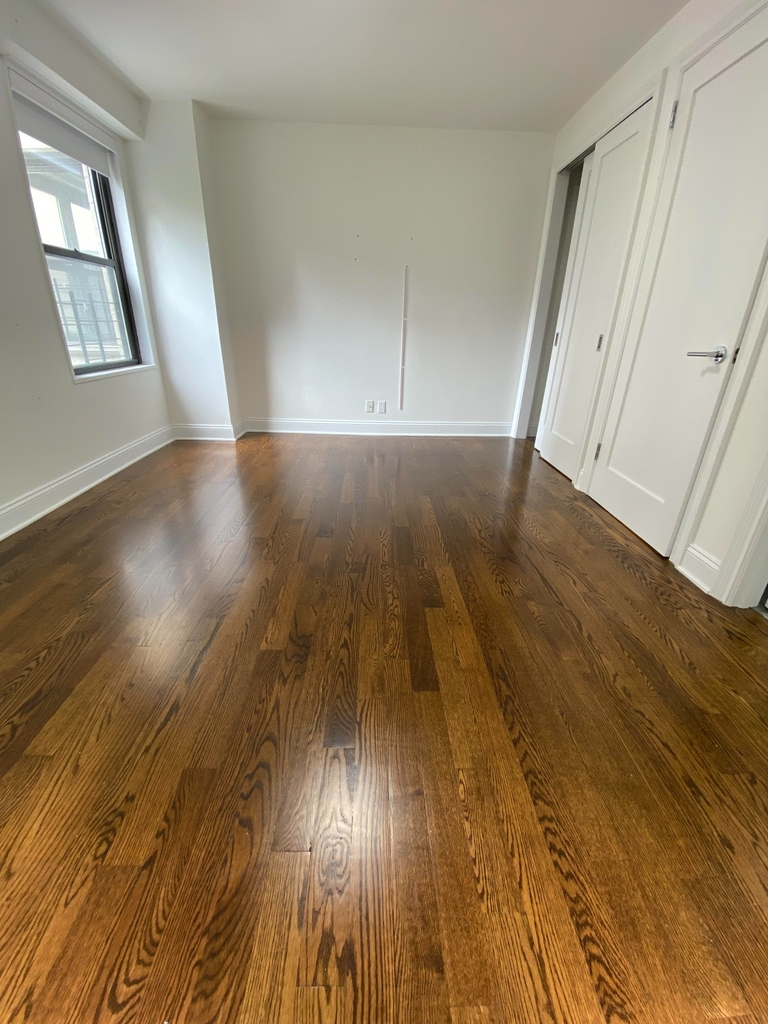 East 87 Street - Photo 4
