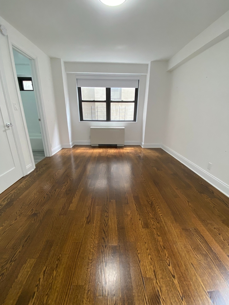 East 87 Street - Photo 3