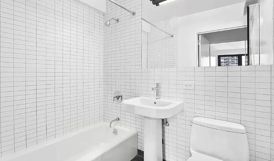 East 39th Street - Photo 9
