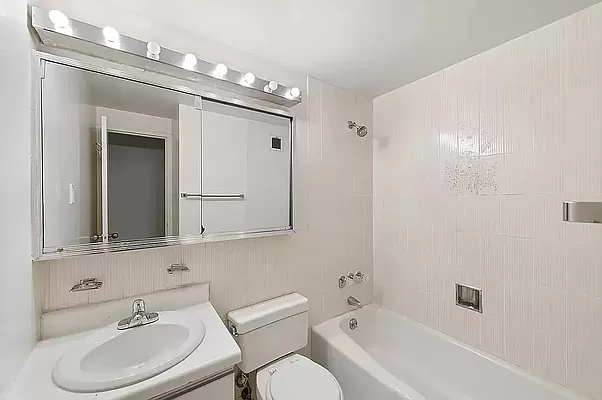 East 24th Street / 3rd Ave - Photo 5