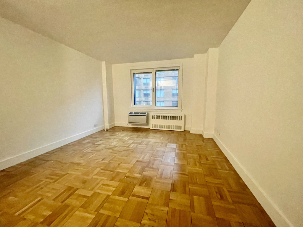 East 34th Street - Photo 2