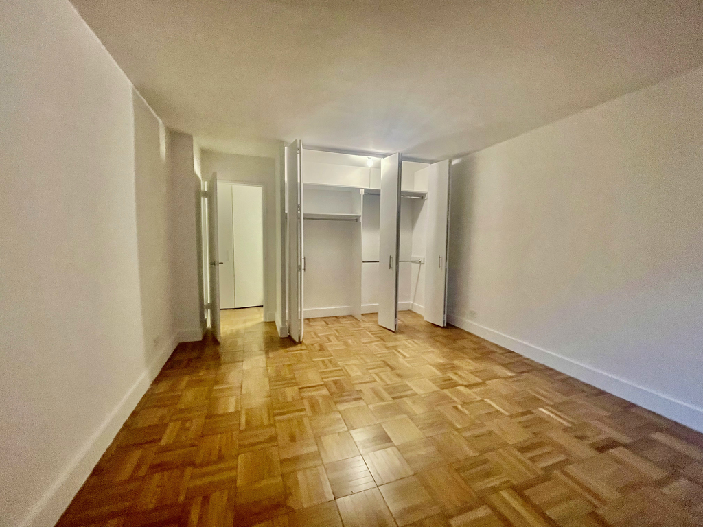 East 34th Street - Photo 3