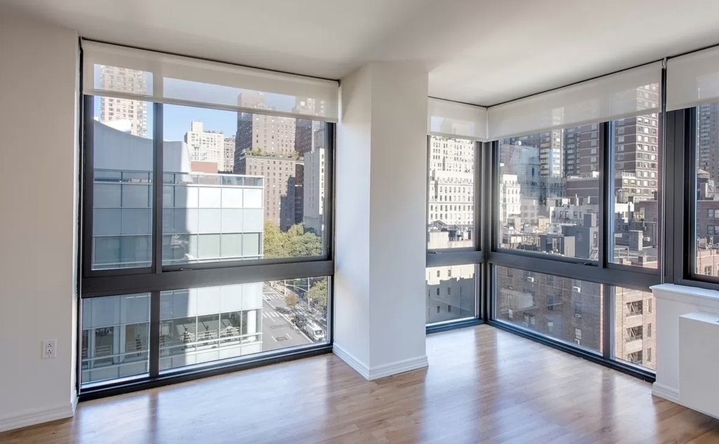 W 55th St - Photo 4