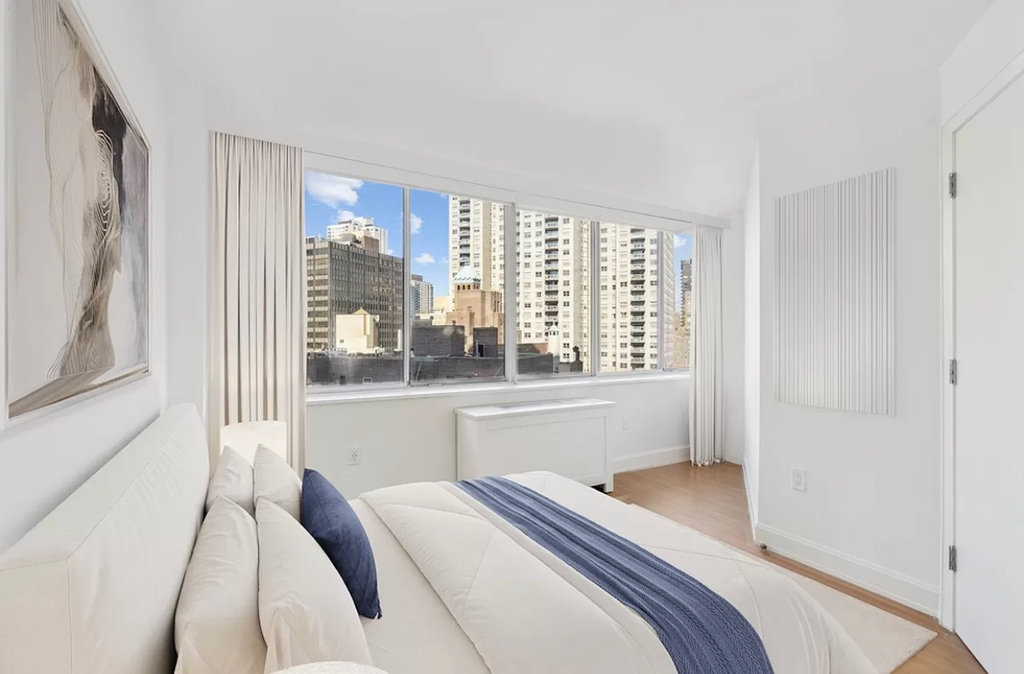 East 54th Street - Photo 3