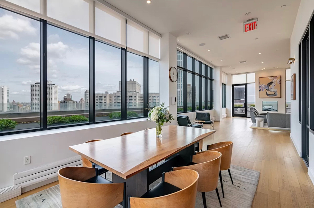 East 54th Street - Photo 9
