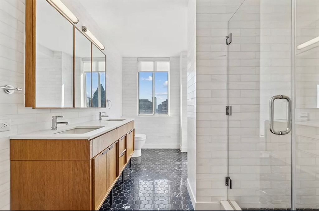 East 54th Street - Photo 13