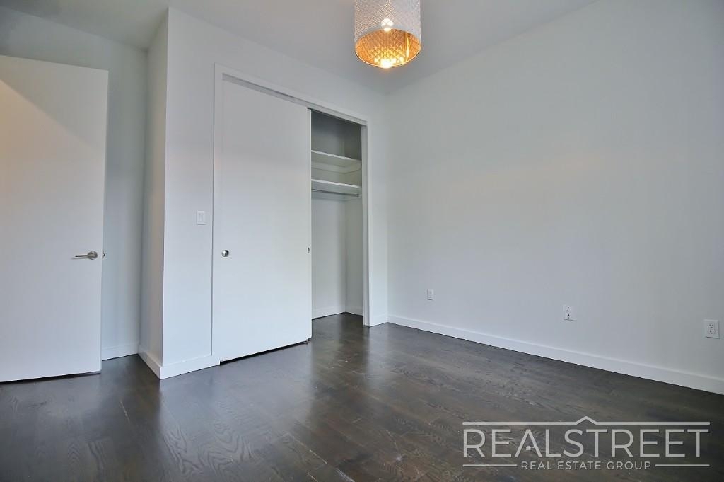 592 Albany Avenue - Photo 3