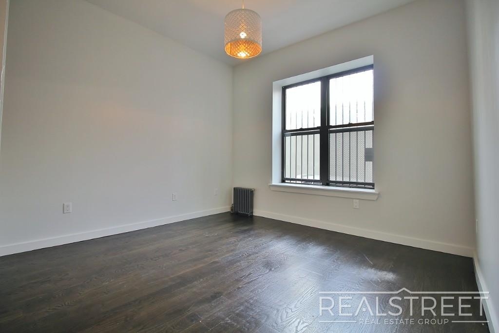 592 Albany Avenue - Photo 2