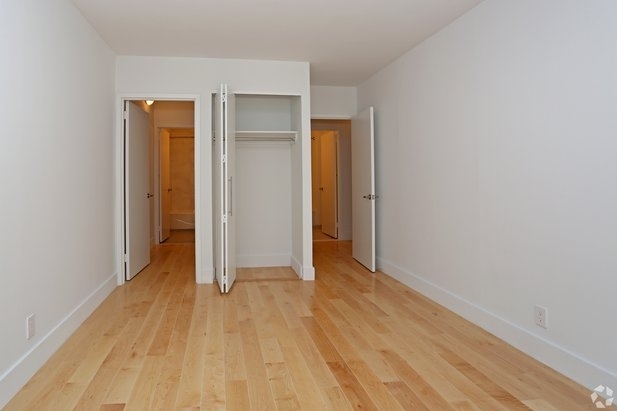 W 52nd street / 9th Ave  - Photo 3
