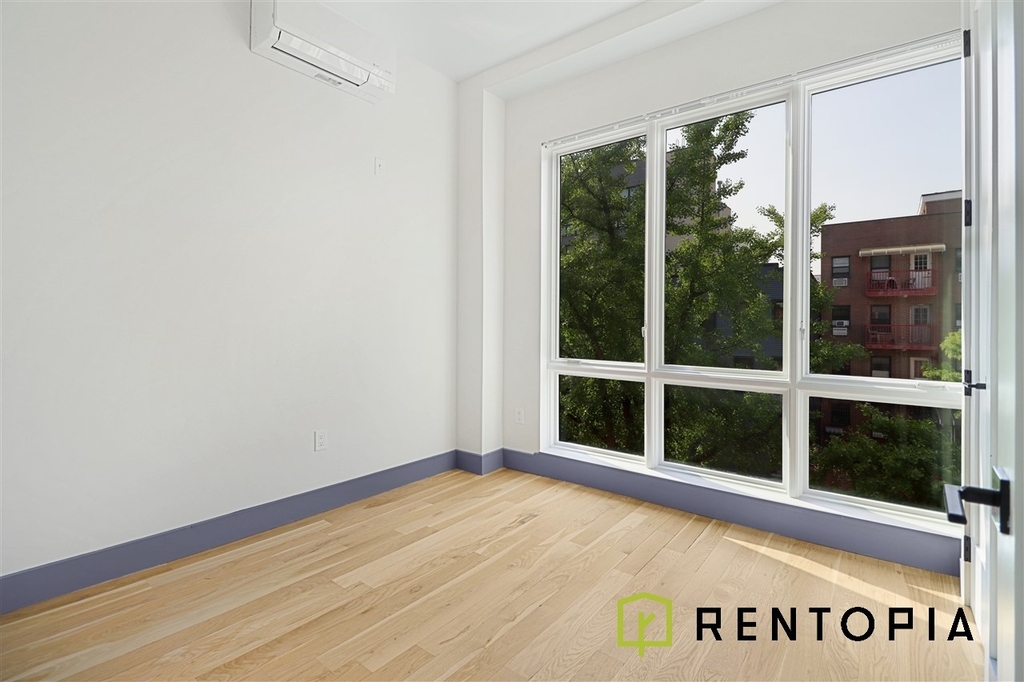 209 Montrose Avenue - Photo 4