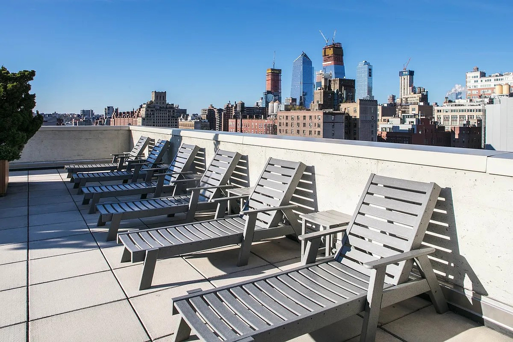 West 21st Street - Photo 10