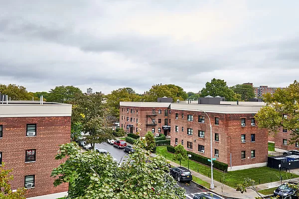75-10 150th Street - Photo 3
