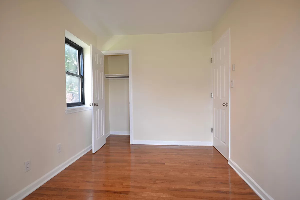 75-10 150th Street - Photo 7