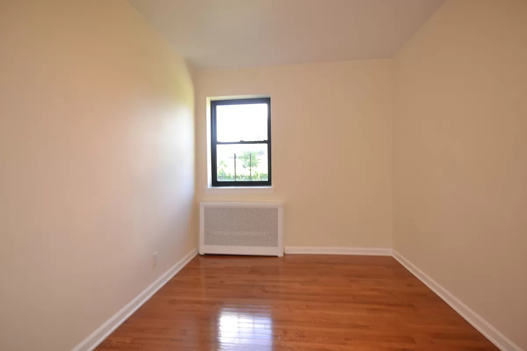 75-10 150th Street - Photo 4