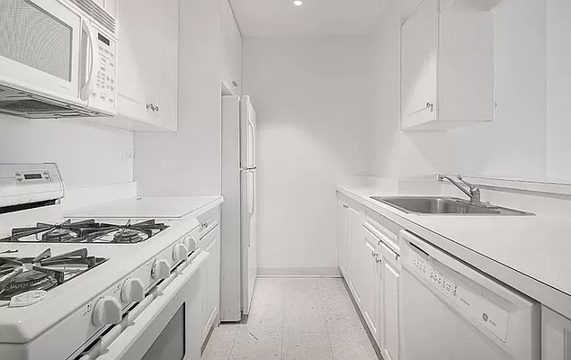 400 East 71st Street - Photo 3
